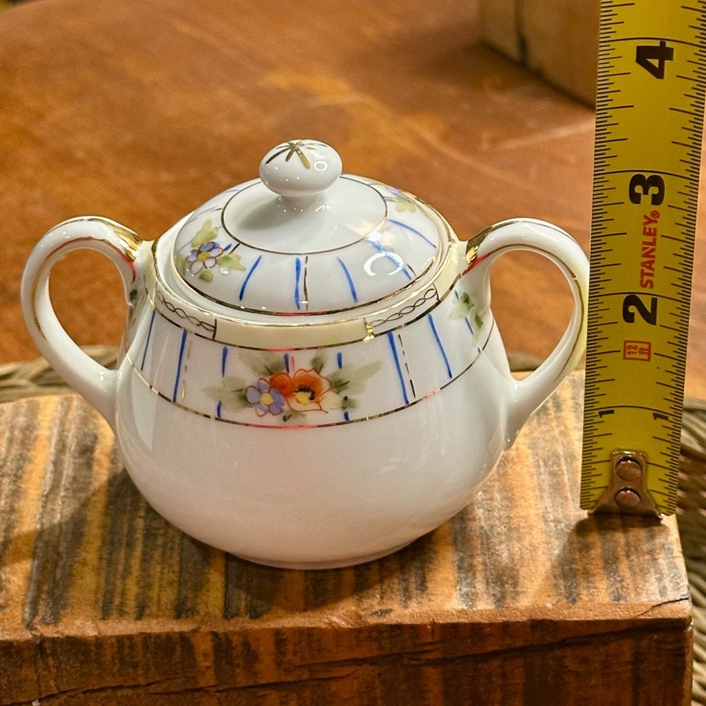 Vintage Rising Sun Nippon Floral Porcelain Small Sugar Bowl with Gold Accents - Picture 14 of 16